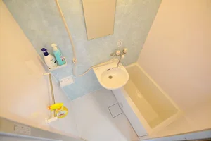 バストイレ別です♪シャンプー・リンス・ボディソープ・風呂用洗剤・スポンジをご用意しておりますのでぜひご活用ください！