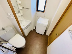 嬉しい独立洗面台付★☆忙しい朝でも余裕をもって身だしなみが整えることができます♪