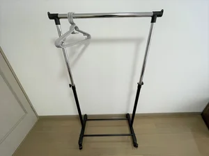 ラック付きなので、そのまま衣類をかけることができます♪