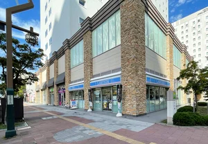 ローソン すすきの南8条店 徒歩4分