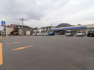 ローソン 三原宮浦四丁目店まで徒歩8分