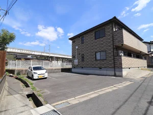 敷地内駐車場あり　車移動される方にも便利な立地となっております