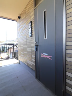 玄関（最上階角部屋）