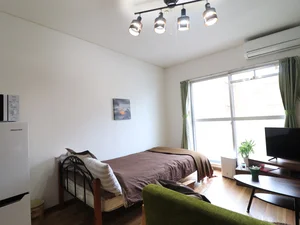 外光を取り込みやすい最上階の部屋です。 リネン類も豊富に取り揃えております。