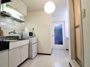 冷蔵庫や電子レンジ・電気ケトル等主要家電も用意していますので、すぐに生活が出来ます　