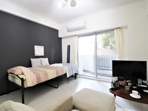 おしゃれなデザインクロスあり　WIFIネット無料で　テレワーク・リモートワークなど最適！　SNS利用などプライベートでも活用していただけます。