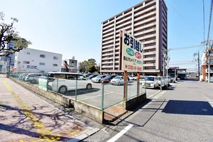 敷地外駐車場まで徒歩2分、160ｍ。※要事前契約必要