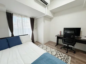 写真はお部屋のイメージです。ラグなどの室内装飾はございません。