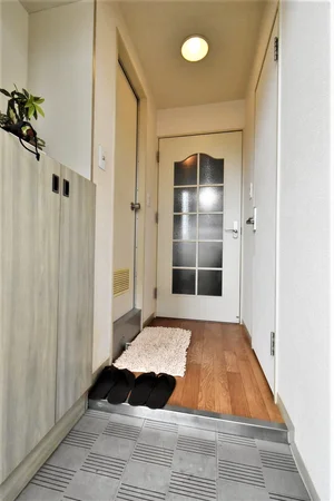 玄関スペース！　シューズボックスありで靴など収納可能！　広々とした廊下です