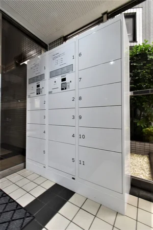 宅配ボックス付きで 留守がちな方も 郵送物も便利!