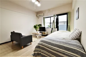 テレビやDVDプレイヤーもありまして 特に休みの日にはごゆっくりどうぞ♪ リネン類も取り揃えが豊富にございます。