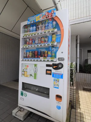 敷地内自販機 コンビニに行かなくても飲み物が買えます