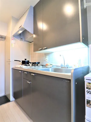 2口ガスコンロキッチンで自炊派の人も便利! 長期滞在でも健康面に考慮できます!