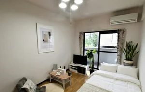 家具家電豊富で テレビ・DVDプレイヤー・ローテブルなどごございます♪ リネン類も取り揃えてあります。