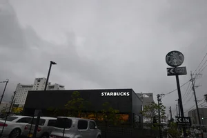 スターバックス コーヒー 鹿児島与次郎店まで徒歩9分、650m