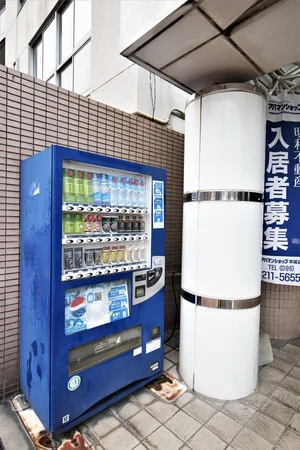 自動販売機付きで　喉も潤う！　コンビニに行かなくてもいいので便利♪