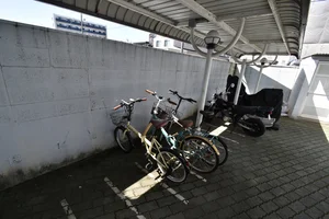 駐輪場屋根付き