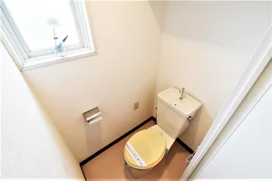 バストイレ別！トイレットペーパーなど備品あり便利！　トイレブラシや洗剤も標準品！