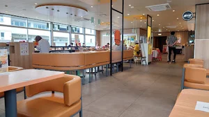 マクドナルド 鹿児島新栄店まで徒歩13分、950m