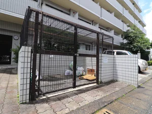 ゴミ捨て場あり