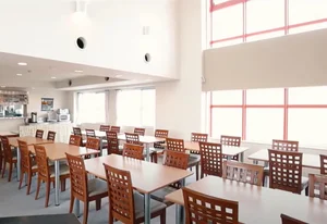 お食事は22:30まで提供しております。