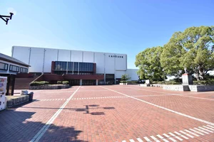 丸亀市民体育館車で8分、3.9㎞