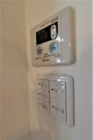 給湯スイッチ　お湯温度調節可能！　お湯を使用する際は必ずスイッチを入れてください。