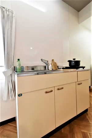 調理器具や食器類など取りそろえております！　自炊可能で健康面に考慮！