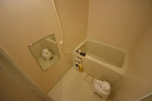 バスルーム画像です♪岐阜県各務ヶ原市ウィークリーマンションでは、お風呂用の椅子もあるのでごゆっくりと快適にご利用いただけます★