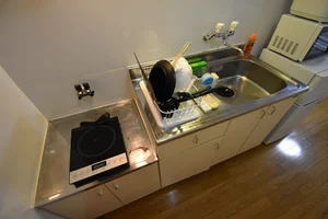 【キッチン画像】岐阜県各務ヶ原市ウィークリーマンション♪冷蔵庫、電子レンジ、炊飯器、ケトル、調理器具や食器類もご用意しております(^^♪