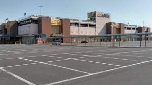 アピタ各務原店まで車で14分。