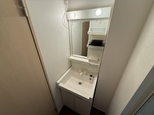 【独立洗面台】岐阜各務ヶ原市ウィークリーマンションでは、ドライヤー、歯ブラシ、洗剤類も多数完備♪旅行、出張、暮らしに関する手荷物を極限まで減らします‼