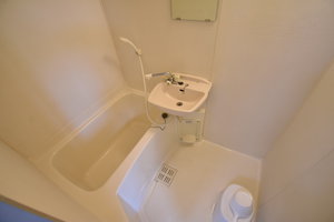 バスルーム画像です♪岐阜各務ヶ原ウィークリーマンションでは、お風呂用の椅子もあるのでごゆっくりと快適にご利用いただけます★