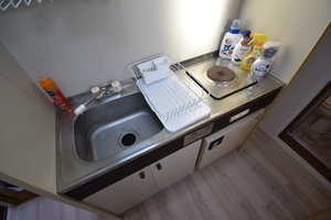 【キッチン画像】岐阜各務ヶ原ウィークリーマンション♪冷蔵庫、電子レンジ、炊飯器、ケトル、調理器具や食器類もご用意しております(^^♪