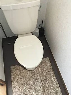 トイレ用洗剤、ブラシをご用意しておりますので長期ご利用の場合の気になる汚れなどもお掃除して頂けます♪オプション不要の岐阜市中心部ウィークリーマンション。