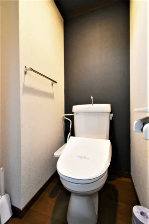 温水暖房便座付き! 愛好家にはうれしい設備♪ トイレットペーパーや洗剤などすべて標準品です!