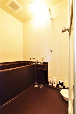 シャンプー・コンディショナー・ボディーソープやお風呂洗剤・スポンジなど清掃道具もあり！