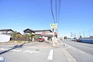 おにぎりのユリまで車で8分、3.4km。