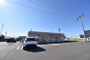 ミニストップ 本巣軽海店まで車で8分、3.2km。