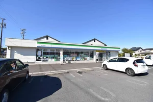 ファミリーマート 本巣上真桑店まで車で6分、2.6km。