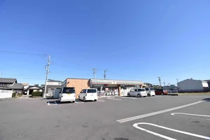 セブン-イレブン 瑞穂馬場上光町店まで徒歩7分、600m。