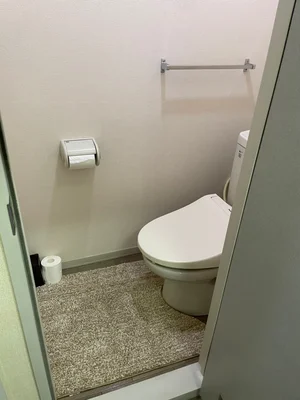 トイレ用洗剤、ブラシをご用意しておりますので長期ご利用の場合の気になる汚れなどもお掃除して頂けます♪オプション不要の岐阜市中心部ウィークリーマンション。