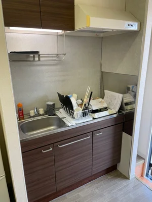 【キッチン画像】岐阜市中心部ウィークリーマンション♪冷蔵庫、電子レンジ、炊飯器、ケトル、調理器具や食器類もご用意しております(^^♪