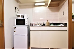 キッチン 調理器具や食器類などもあり! 健康面に考慮して自炊が可能です♪