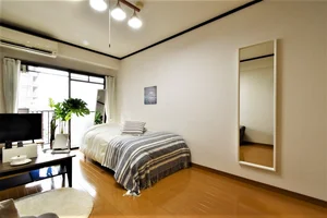 姿見があり　身だしなみチェックにも便利！　リネン類も豊富に取り揃えております。