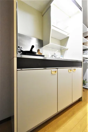 調理器具や食器類などもあり　調理することも可能！