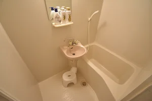 【バスルーム画像】シャンプーやトリートメント、ボディーソープまで完備。何から何まで揃っている人気ウィークリーマンション★