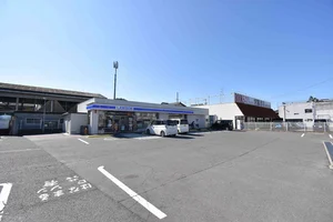 ローソン 坂出白金町店まで徒歩13分、1.0㎞