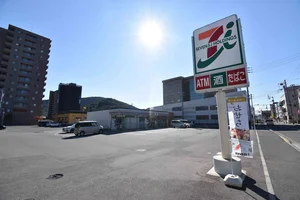 セブン-イレブン 坂出駅南店まで徒歩3分、230ｍ