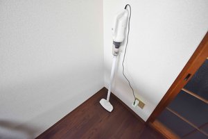 【掃除機完備】岐阜可児ウィークリーマンション・岐阜可児マンスリーマンションではビジネスホテルと違い、自宅と同じように生活できるのが強みの1つです。